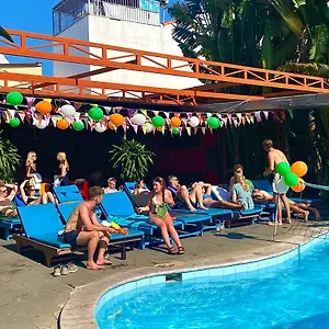  旅馆 Bed Station & Pool Bar 